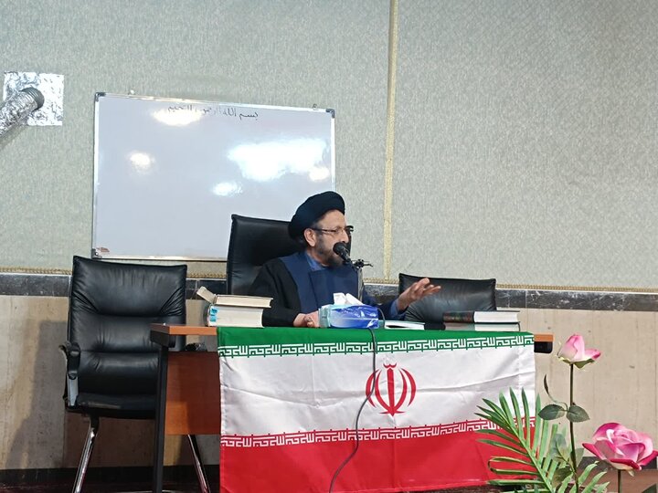 تصاویر/گردهم آیی ائمه جماعات مساجد در مدرسه علمیه امام القائم(عج)