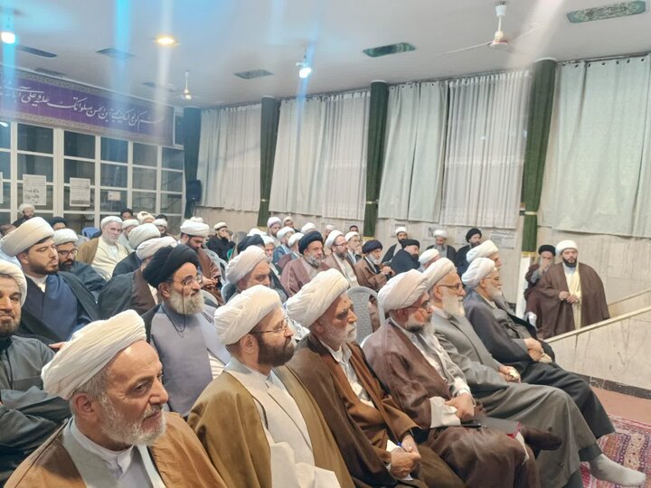 تصاویر/گردهم آیی ائمه جماعات مساجد در مدرسه علمیه امام القائم(عج)