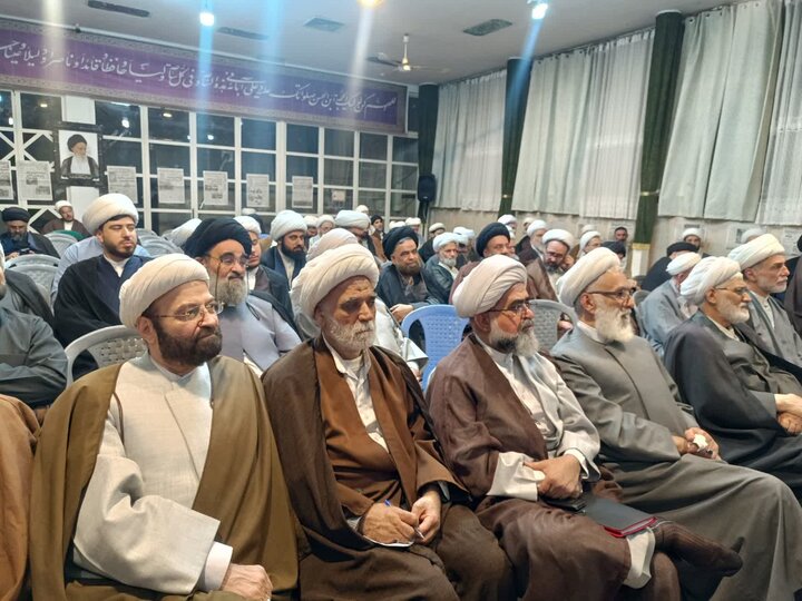 تصاویر/گردهم آیی ائمه جماعات مساجد در مدرسه علمیه امام القائم(عج)