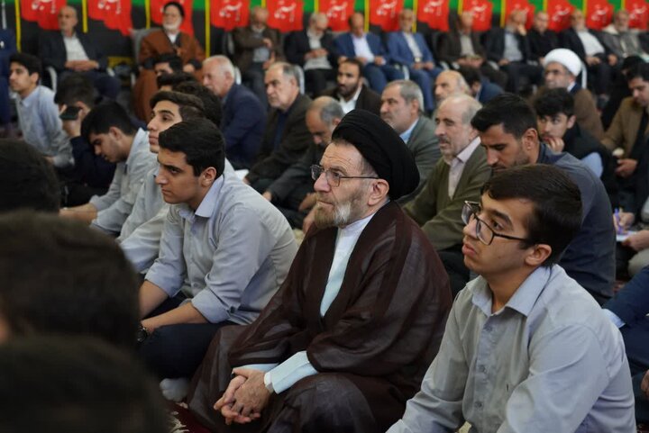 تصاویر/برگزاری محفل قرآنی زندگی با آیه‌ها در خرم آباد