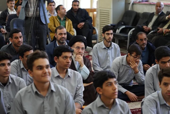 تصاویر/برگزاری محفل قرآنی زندگی با آیه‌ها در خرم آباد