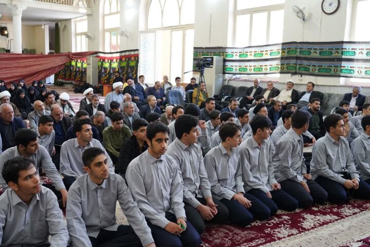 تصاویر/برگزاری محفل قرآنی زندگی با آیه‌ها در خرم آباد