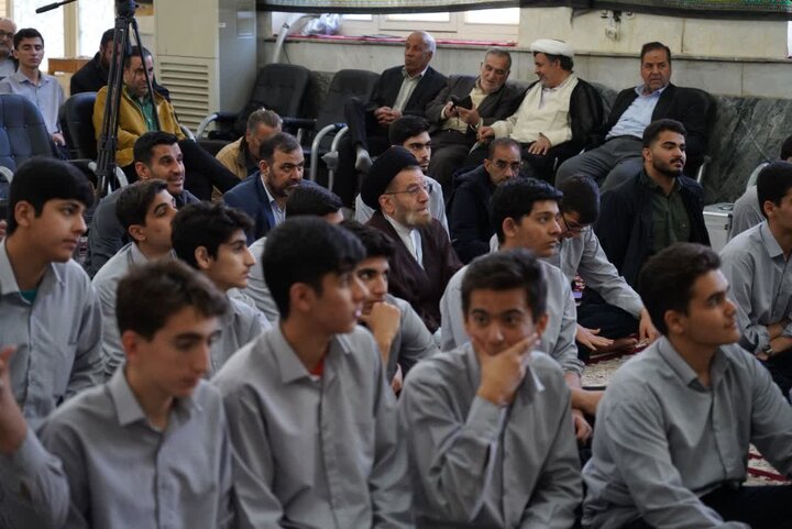 تصاویر/برگزاری محفل قرآنی زندگی با آیه‌ها در خرم آباد