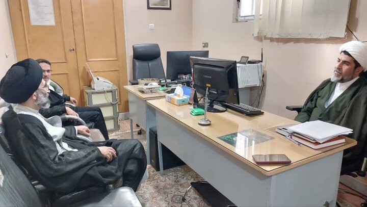 تصاویر/ بازدید سرزده نماینده ولی فقیه از مرکز مدیریت حوزه‌ علمیه منطقه کاشان