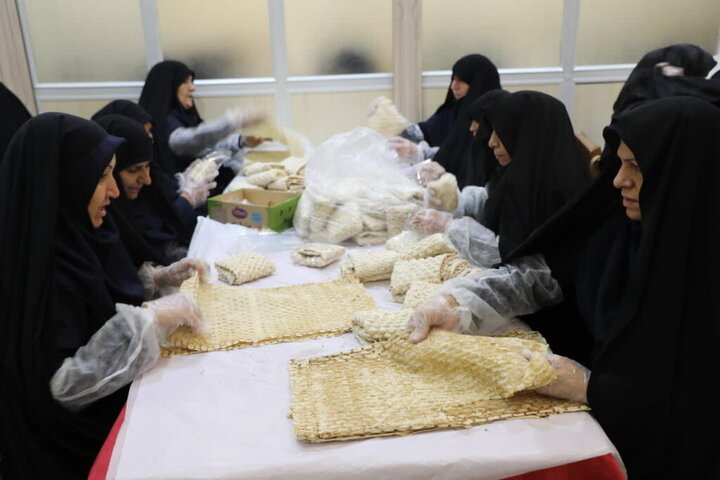 بازدید آیت‌الله سعیدی از روند آماده‌سازی افطاری حرم حضرت معصومه(س)