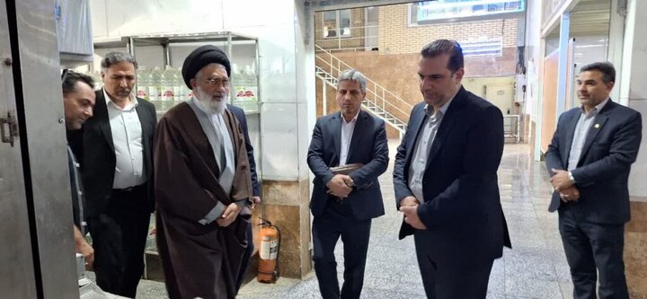 بازدید آیت‌الله سعیدی از روند آماده‌سازی افطاری حرم حضرت معصومه(س)