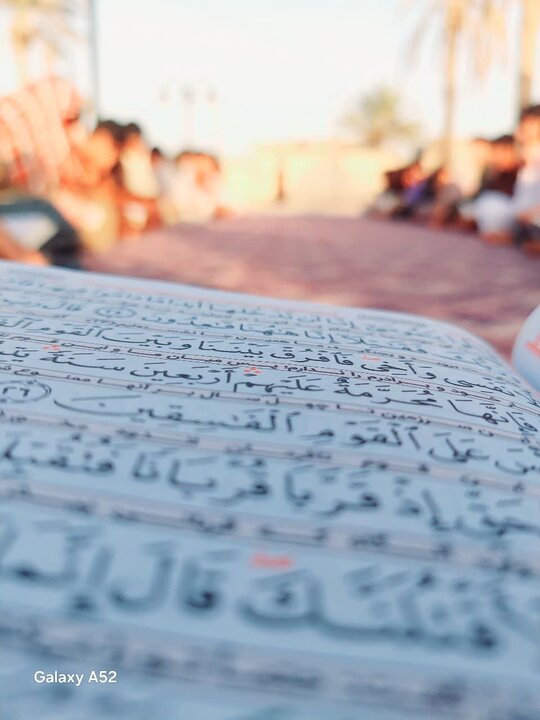 حضور طلاب در آیین جزءخوانی قرآن کریم در آستان شهدای خوشنام جازموریان.