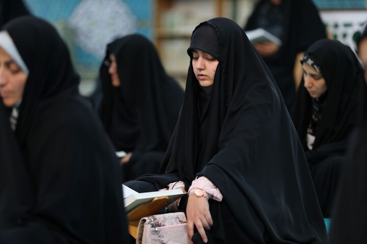 تصاویر/ آیین ترتیل خوانی قرآن کریم در امامزاده سید جعفر(ع) محمد استان یزد