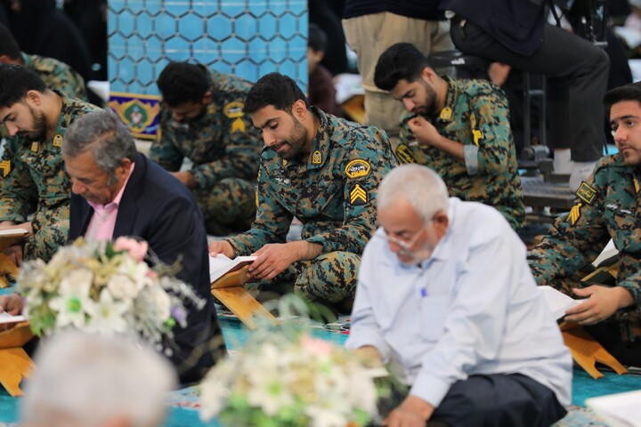 تصاویر/ آیین ترتیل خوانی قرآن کریم در امامزاده سید جعفر(ع) محمد استان یزد