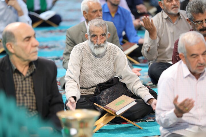 تصاویر/ آیین ترتیل خوانی قرآن کریم در امامزاده سید جعفر(ع) محمد استان یزد