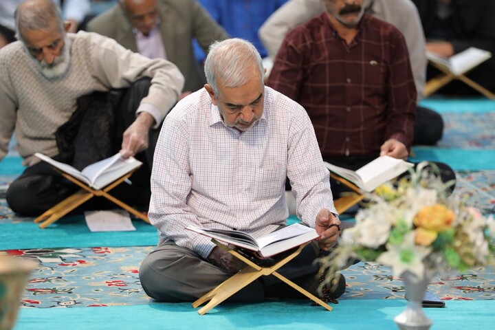تصاویر/ آیین ترتیل خوانی قرآن کریم در امامزاده سید جعفر(ع) محمد استان یزد