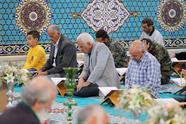 تصاویر/ آیین ترتیل خوانی قرآن کریم در امامزاده سید جعفر(ع) محمد استان یزد