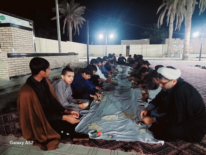 تصاویر/ برگزاری محفل شبی با شهدا در مدرسه علمیه پیامبر اعظم (ص)
