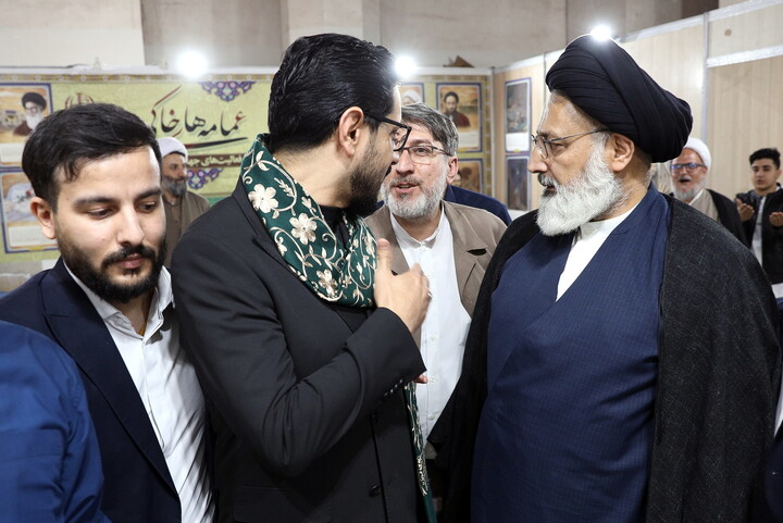 نصاویر/حضور کارشناسان برنامه محفل در سی و سومین نمایشگاه بین المللی قرآن کریم