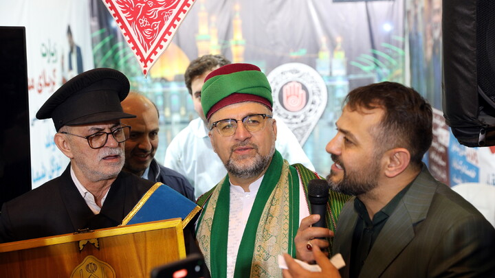 نصاویر/حضور کارشناسان برنامه محفل در سی و سومین نمایشگاه بین المللی قرآن کریم