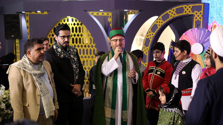 نصاویر/حضور کارشناسان برنامه محفل در سی و سومین نمایشگاه بین المللی قرآن کریم