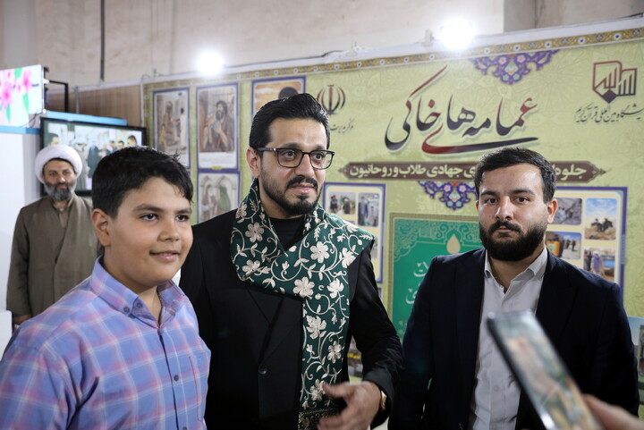 نصاویر/حضور کارشناسان برنامه محفل در سی و سومین نمایشگاه بین المللی قرآن کریم