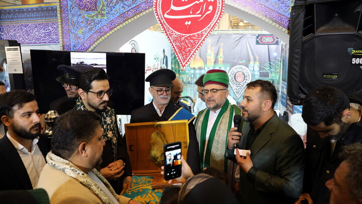 نصاویر/حضور کارشناسان برنامه محفل در سی و سومین نمایشگاه بین المللی قرآن کریم