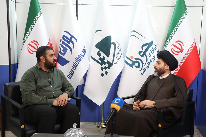 تصاویری از حضور مهمانان در غرفه خبرگزاری حوزه در سی و سومین نمایشگاه بین المللی قرآن کریم