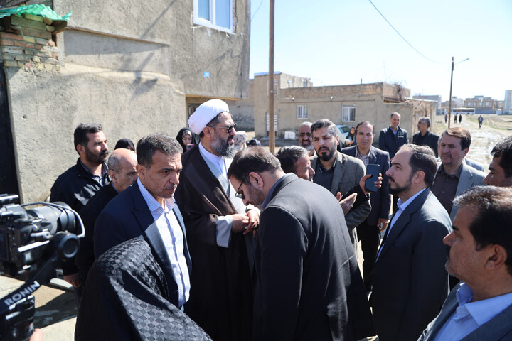 تصاویر / حضور امام جمعه همدان در یکی از مناطق کم برخوردار