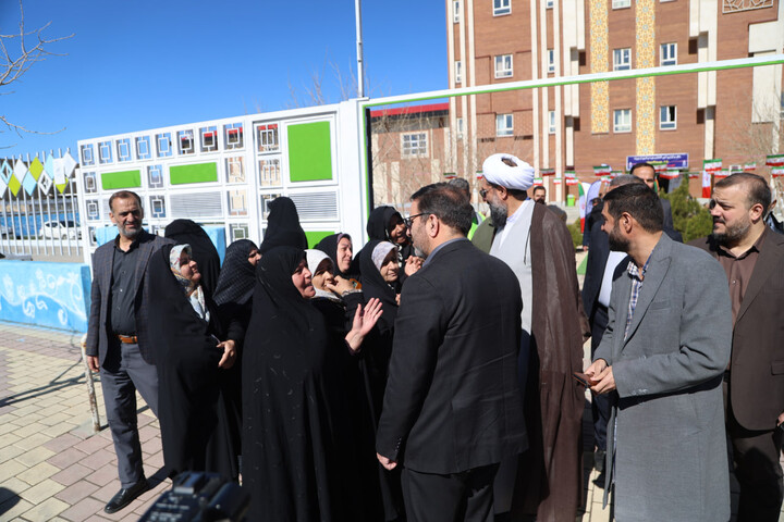 تصاویر / حضور امام جمعه همدان در یکی از مناطق کم برخوردار