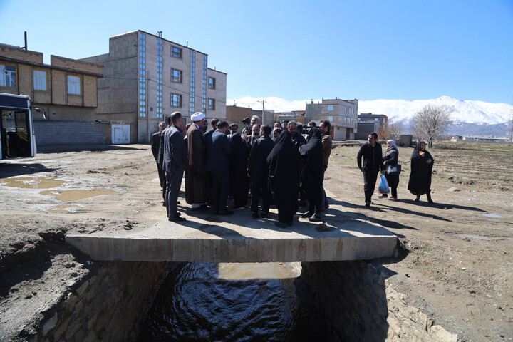 تصاویر / حضور امام جمعه همدان در یکی از مناطق کم برخوردار