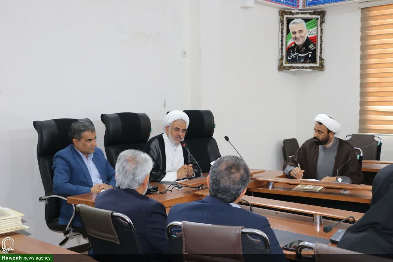 اقامه نماز فراتر از یک عمل فردی است/ مسئولان منتظر بخشنامه نباشند