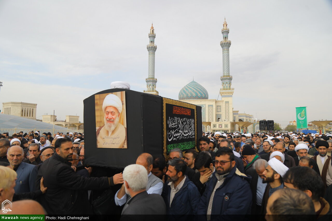 آية الله الأعرافي يعزي بوفاة آية الله محمد رضا المامقاني