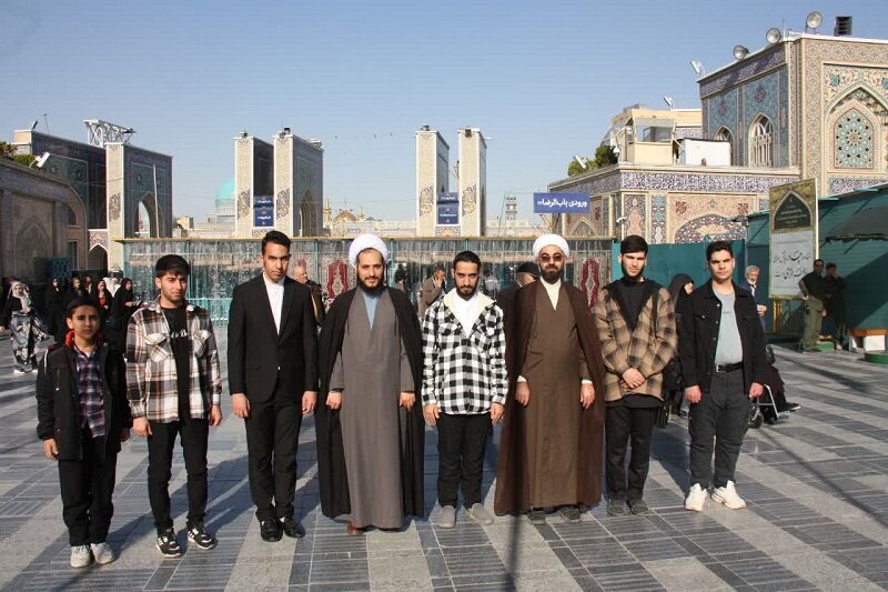 طلاب مدرسه علمیه امام خمینی(ره) هرسین به حرم مطهر رضوی مشرف شدند+ثصاویر