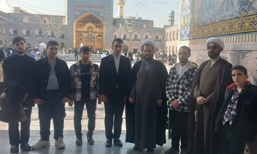 طلاب مدرسه علمیه امام خمینی(ره) هرسین به حرم مطهر رضوی مشرف شدند+ثصاویر