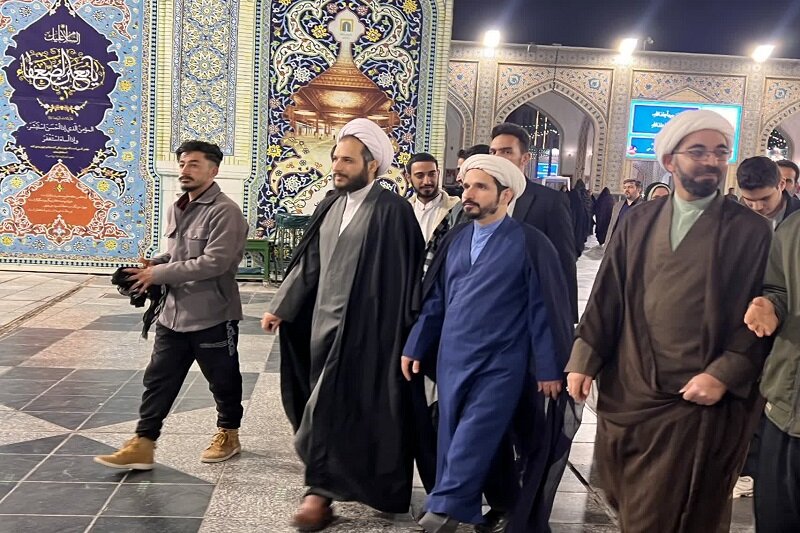 طلاب مدرسه علمیه امام خمینی(ره) هرسین به حرم مطهر رضوی مشرف شدند+ثصاویر
