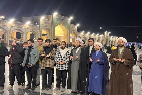 طلاب مدرسه علمیه امام خمینی(ره) هرسین به حرم مطهر رضوی مشرف شدند+ثصاویر