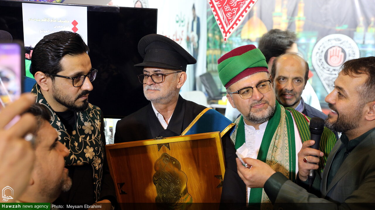 تصاویر/حضور کارشناسان برنامه محفل در سی و سومین نمایشگاه بین المللی قرآن کریم