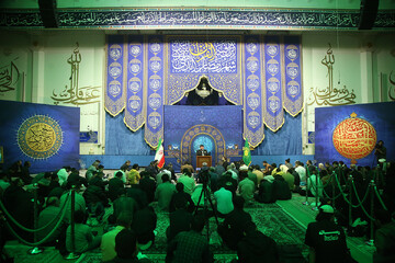 تصاویر/ مناجات‌خوانی «شب‌های بندگی» در حرم حضرت فاطمه معصومه (س)