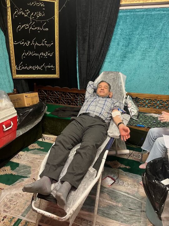 تصاویر/ اهدای خون توسط اهالی مسجد در ماه رمضان