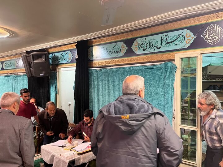 تصاویر/ اهدای خون توسط اهالی مسجد در ماه رمضان