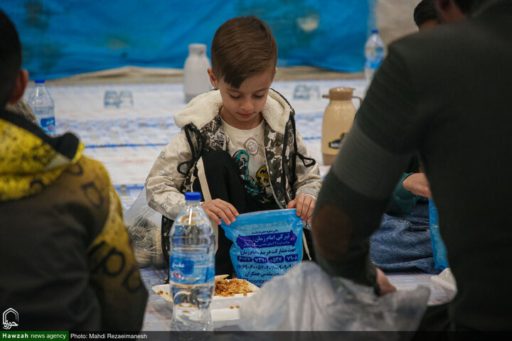 مائدة الإفطار في مسجد جمكران المقدّس خلال شهر رمضان المبارك