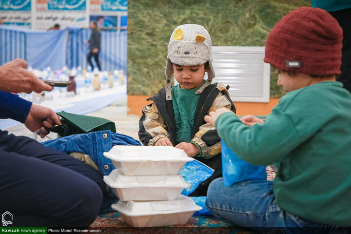مائدة الإفطار في مسجد جمكران المقدّس خلال شهر رمضان المبارك