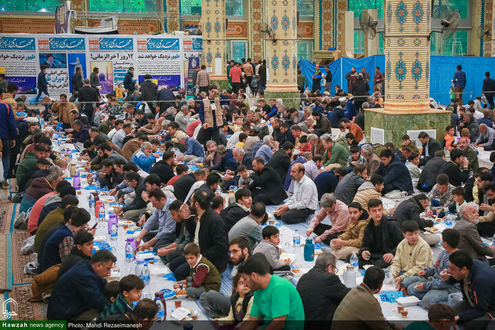 مائدة الإفطار في مسجد جمكران المقدّس خلال شهر رمضان المبارك