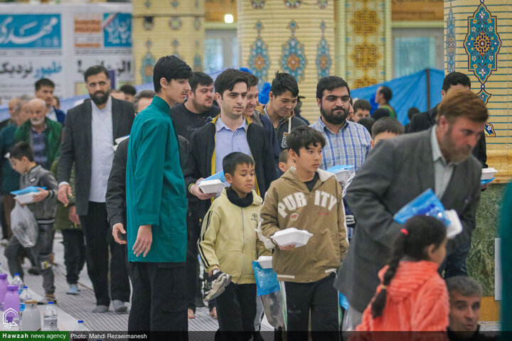 مائدة الإفطار في مسجد جمكران المقدّس خلال شهر رمضان المبارك