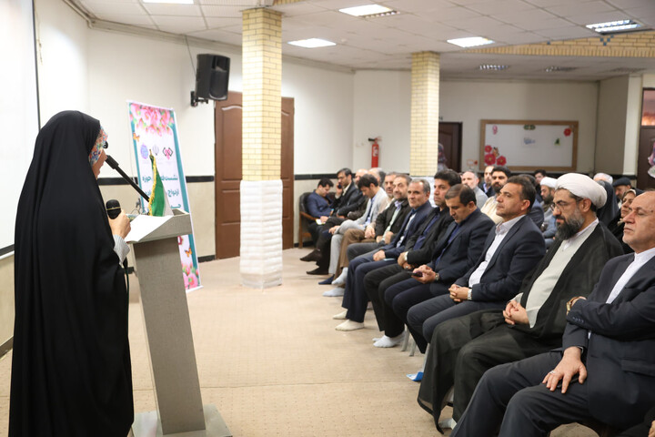 نشست فعالین حوزه ازدواج، خانواده، جمعیت وآسیب‌های اجتماعی با نماینده ولی فقیه در استان همدان