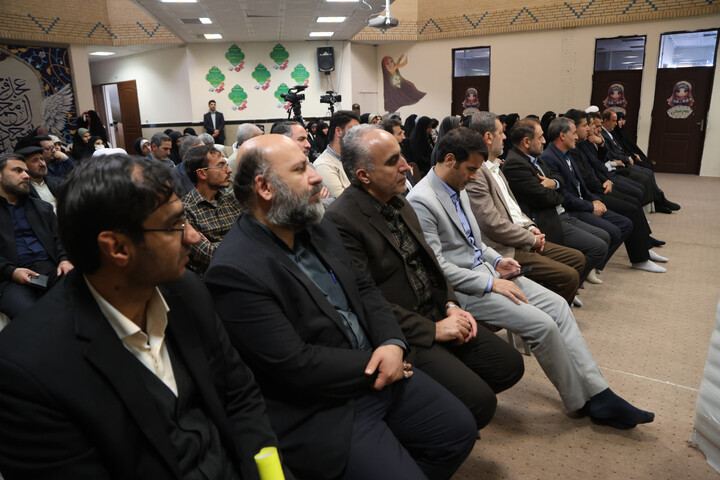 نشست فعالین حوزه ازدواج، خانواده، جمعیت وآسیب‌های اجتماعی با نماینده ولی فقیه در استان همدان