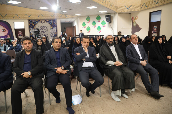 نشست فعالین حوزه ازدواج، خانواده، جمعیت وآسیب‌های اجتماعی با نماینده ولی فقیه در استان همدان