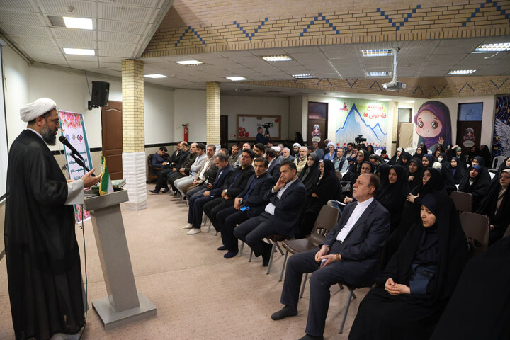 نشست فعالین حوزه ازدواج، خانواده، جمعیت وآسیب‌های اجتماعی با نماینده ولی فقیه در استان همدان