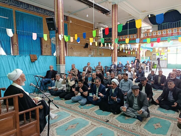 تصاویر/حضور نماینده ولی‌فقیه در استان مرکزی در جمع نمازگزاران مسجد امام خمینی اراک