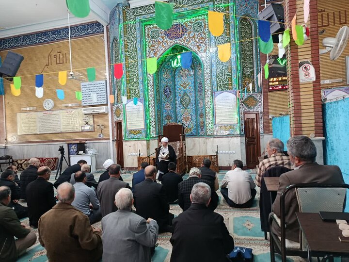 تصاویر/حضور نماینده ولی‌فقیه در استان مرکزی در جمع نمازگزاران مسجد امام خمینی اراک