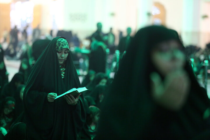 مناجات‌خوانی «شب‌های بندگی» در حرم حضرت فاطمه معصومه (س)