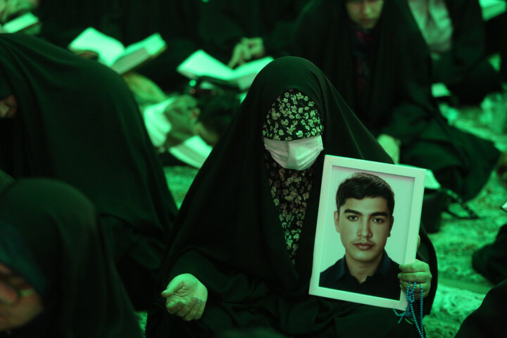 مناجات‌خوانی «شب‌های بندگی» در حرم حضرت فاطمه معصومه (س)