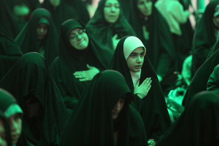 مناجات‌خوانی «شب‌های بندگی» در حرم حضرت فاطمه معصومه (س)