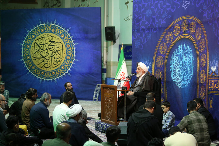 مناجات‌خوانی «شب‌های بندگی» در حرم حضرت فاطمه معصومه (س)